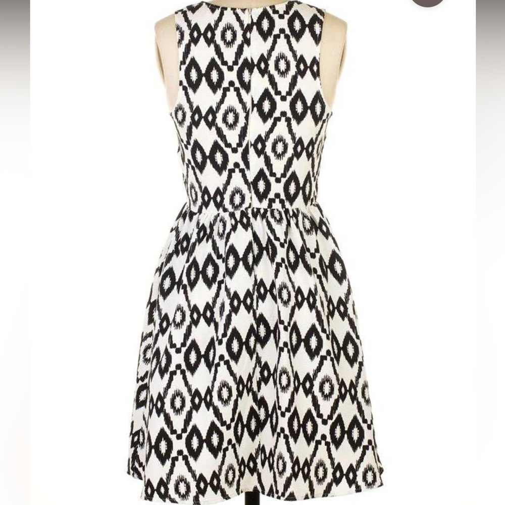 EVERLY-TRIBAL PRINT SLEEVELESS DRESS size M - Picture 2 of 8